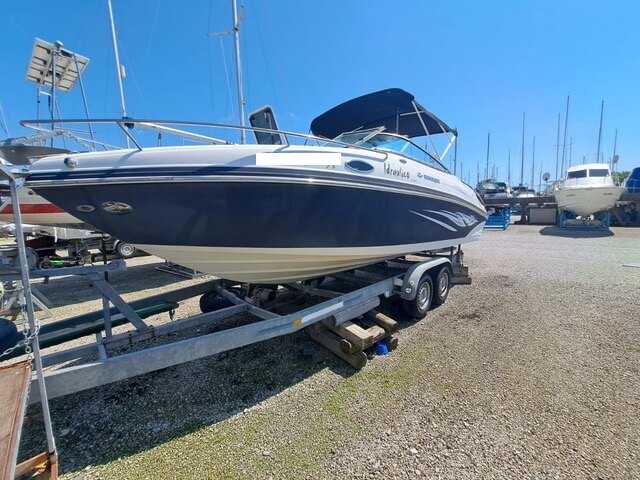 Rinker 246 Captiva Cuddy